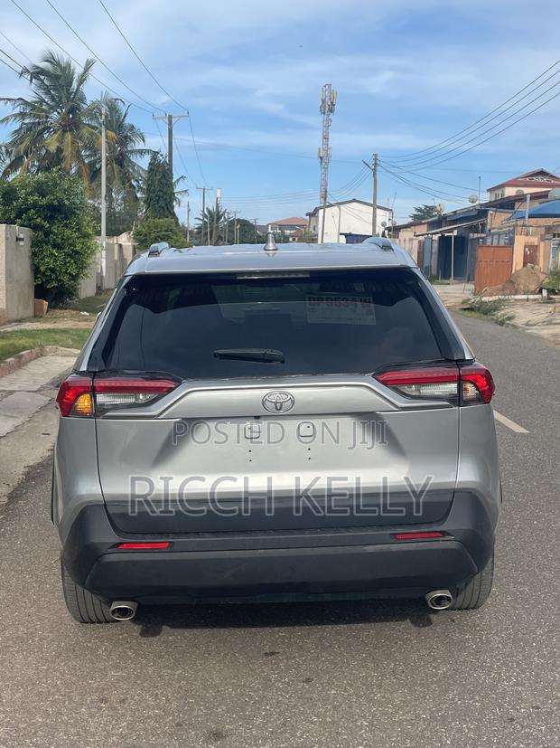 Toyota RAV4 XLE AWD 2019 Silver