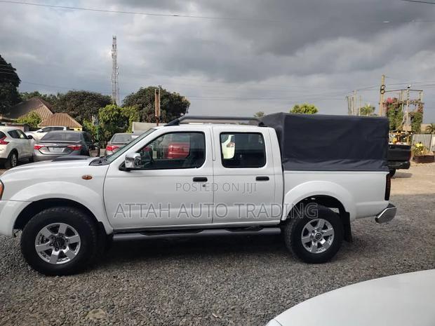 Nissan Hardbody 2014 White