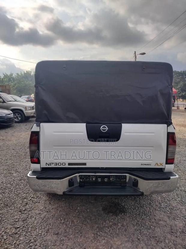 Nissan Hardbody 2014 White