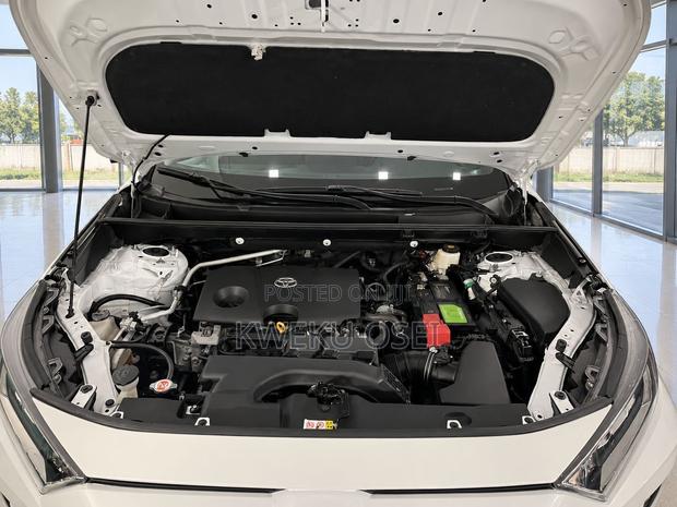 Toyota RAV4 XLE Premium 2021 White