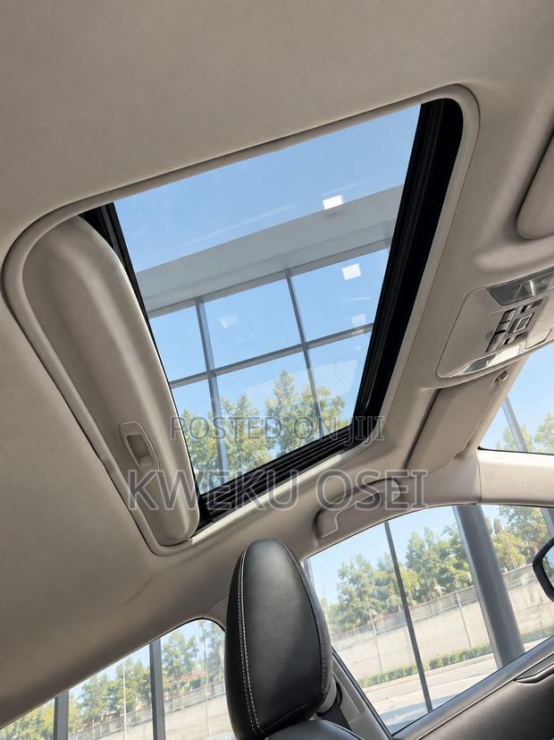 Toyota RAV4 XLE Premium 2021 White