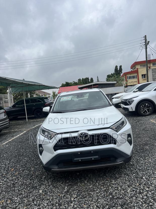 Toyota RAV4 2023 White