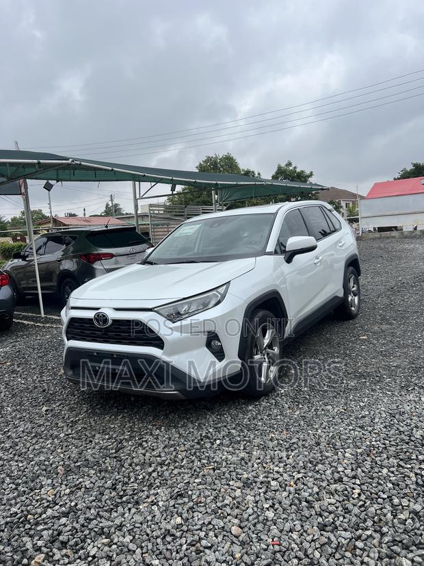 Toyota RAV4 2023 White