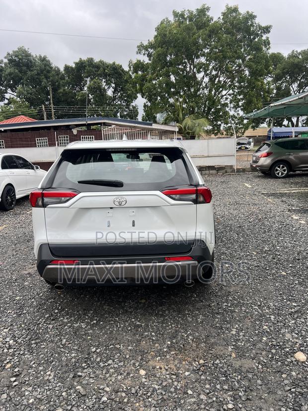 Toyota RAV4 2023 White