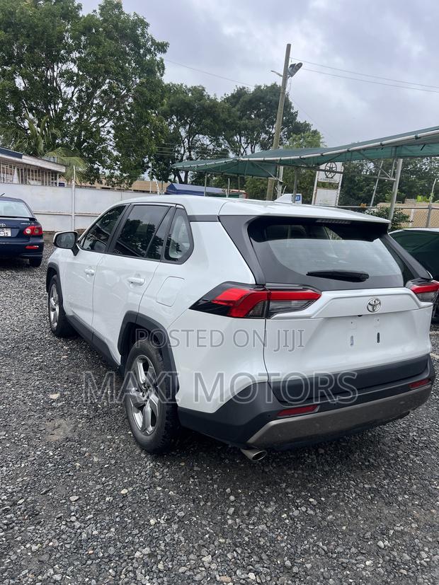 Toyota RAV4 2023 White