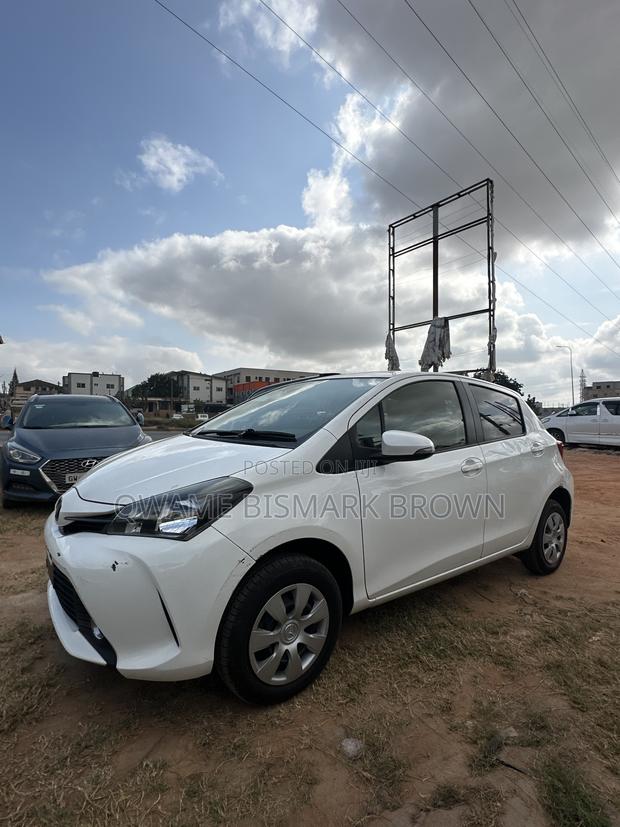 Toyota Vitz 2014 White
