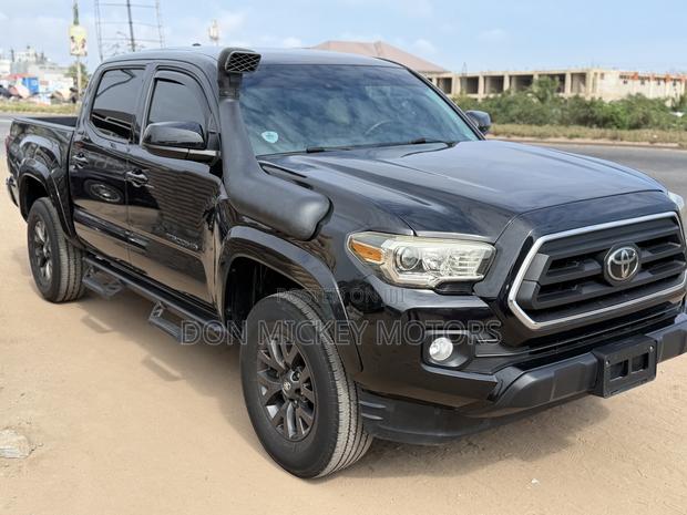 Toyota Tacoma SR5 2022 Black