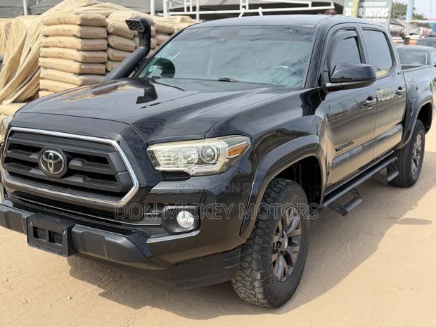 Toyota Tacoma SR5 2022 Black