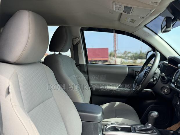 Toyota Tacoma SR5 2022 Black