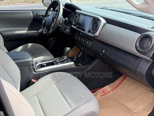 Toyota Tacoma SR5 2022 Black