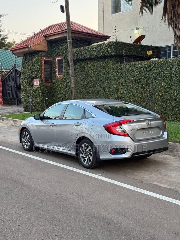 Honda Civic EX Sedan 2018 Silver