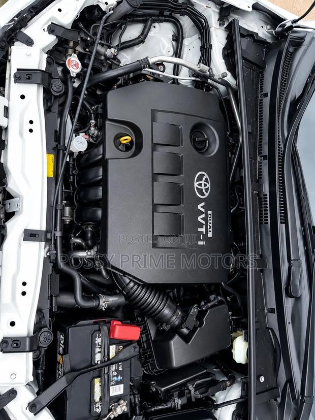 Toyota Corolla SE (1.8L 4cyl 6M) 2019 White