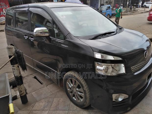 Toyota Voxy V 2WD 8-Seater 2011 Black