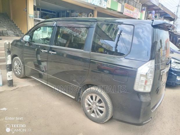 Toyota Voxy V 2WD 8-Seater 2011 Black