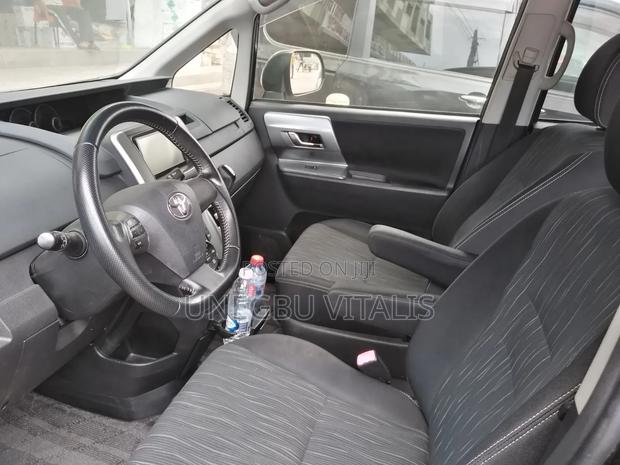 Toyota Voxy V 2WD 8-Seater 2011 Black