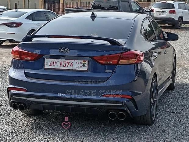 Hyundai Avante 2018 Blue