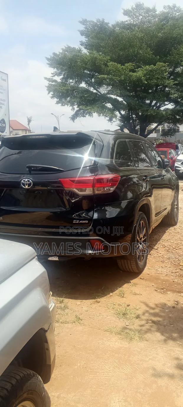 Toyota Highlander SE 4x4 V6 (3.5L 6cyl 8A) 2018 Black