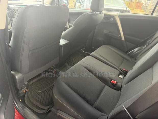 Toyota RAV4 XLE 4dr SUV (2.5L 4cyl 6A) 2015 Red