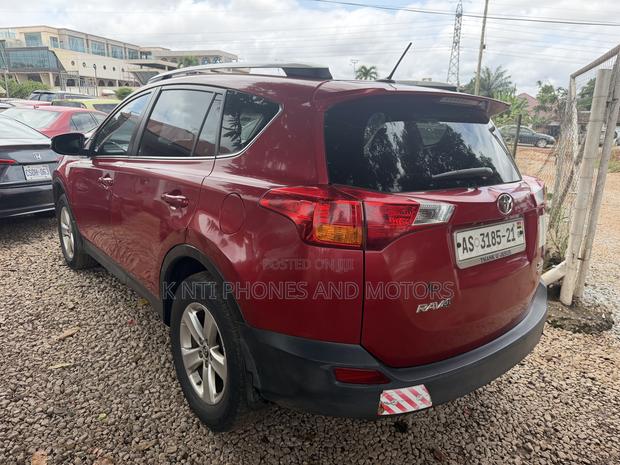 Toyota RAV4 XLE 4dr SUV (2.5L 4cyl 6A) 2015 Red