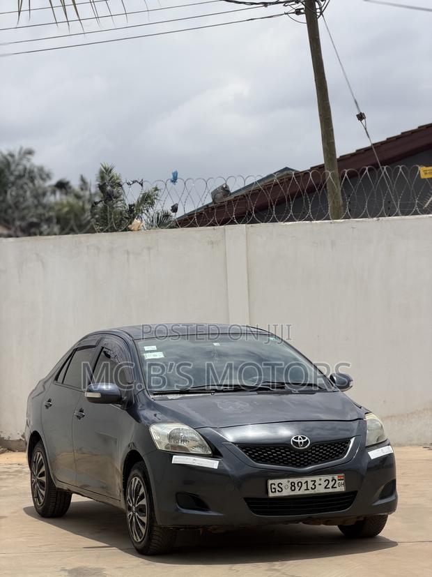Toyota Belta 2012 Silver