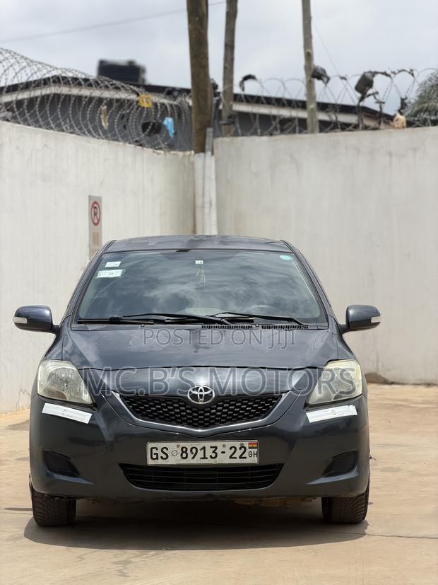 Toyota Belta 2012 Silver