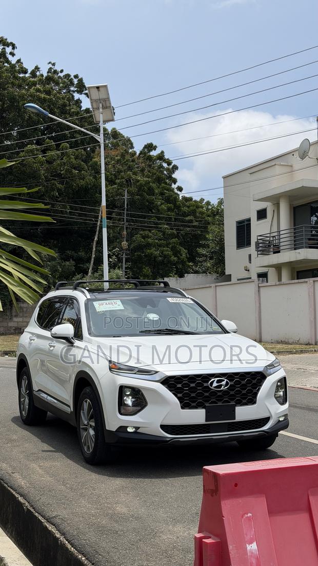 Hyundai Santa Fe 2019 White