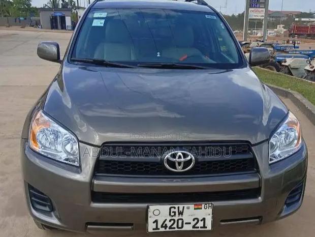Toyota RAV4 2.5 2010 Gray