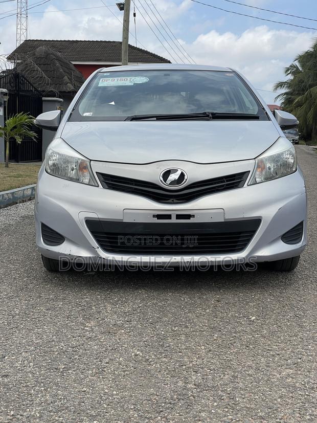 Toyota Vitz 2013 Silver