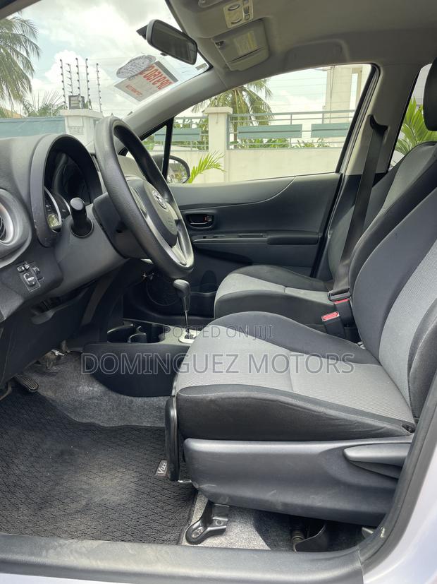 Toyota Vitz 2013 Silver