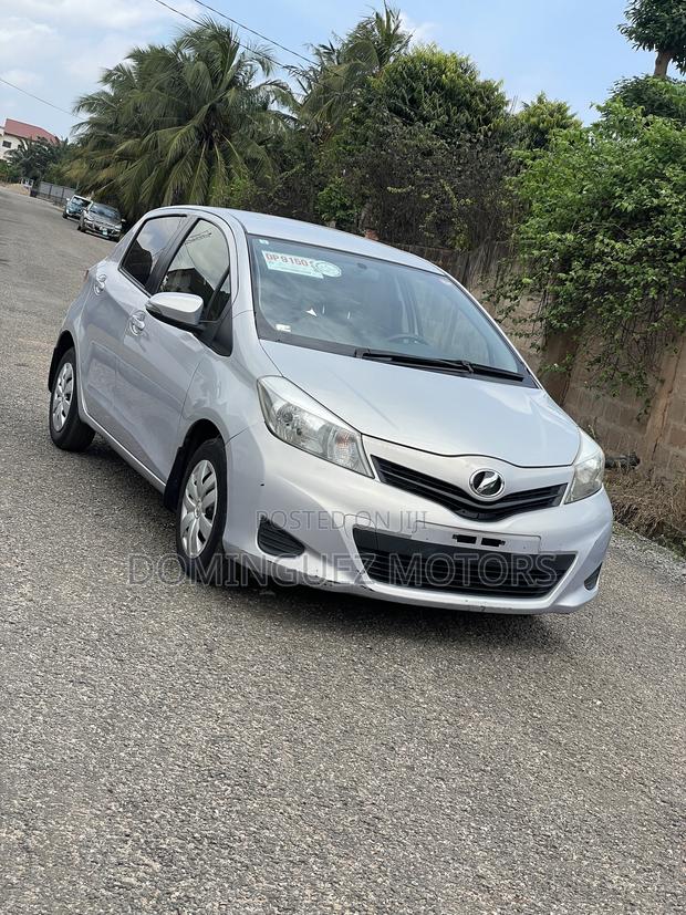 Toyota Vitz 2013 Silver
