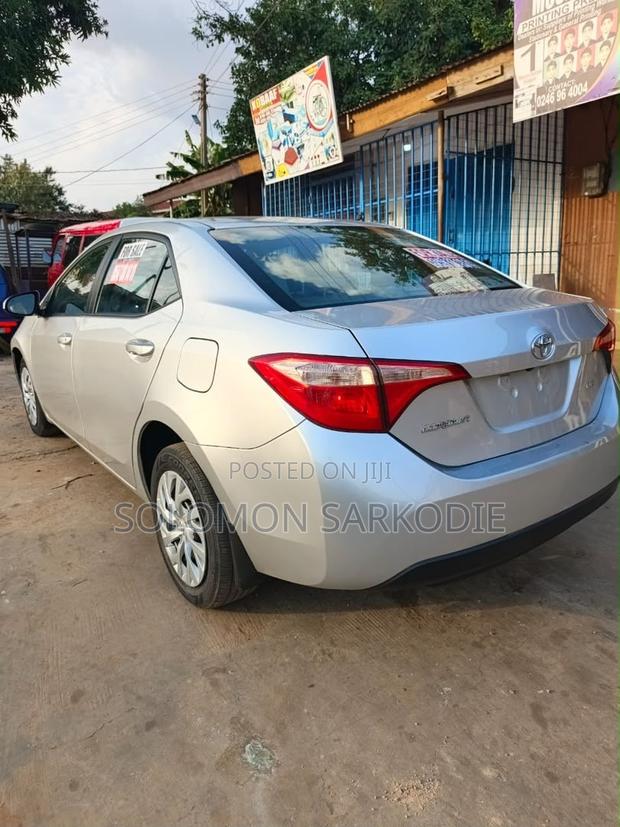 Toyota Corolla LE ECO w/Package 1 4dr Sedan (1.8L 4cyl CVT) 2017 Silver