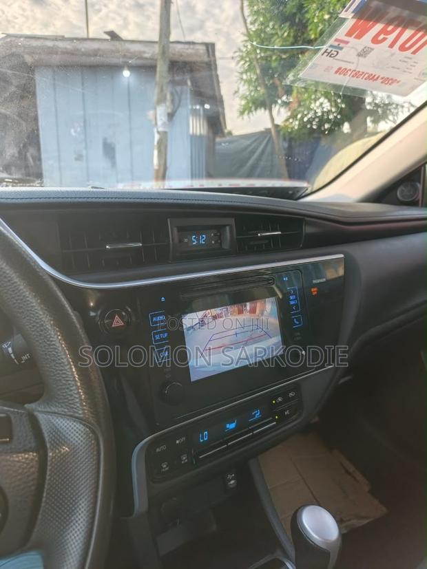 Toyota Corolla LE ECO w/Package 1 4dr Sedan (1.8L 4cyl CVT) 2017 Silver