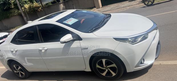 Toyota Corolla SE 4dr Sedan (1.8L 4cyl CVT) 2017 White