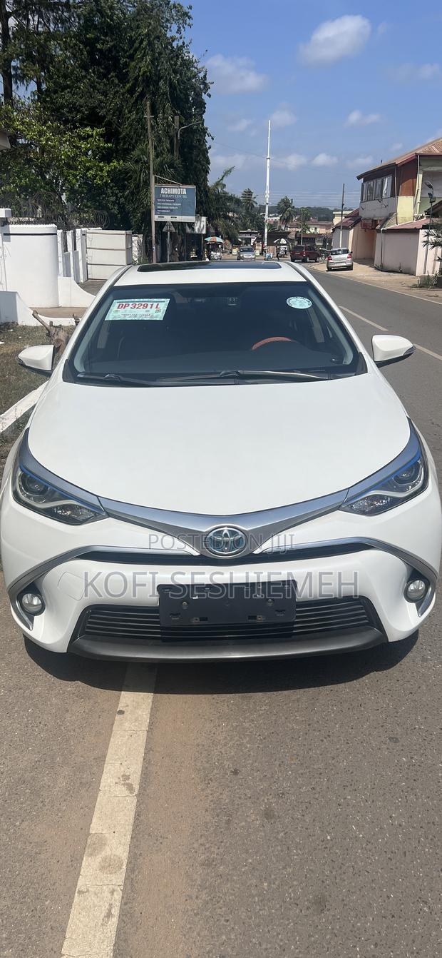 Toyota Corolla SE 4dr Sedan (1.8L 4cyl CVT) 2017 White