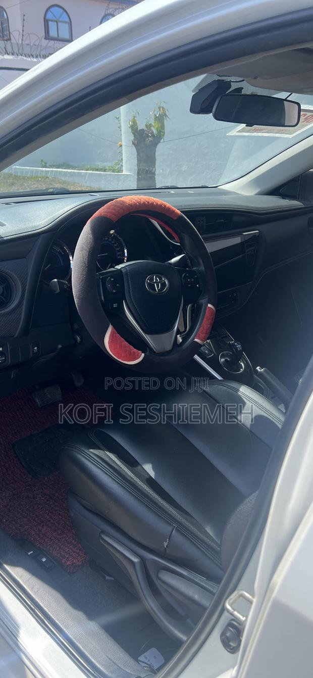Toyota Corolla SE 4dr Sedan (1.8L 4cyl CVT) 2017 White