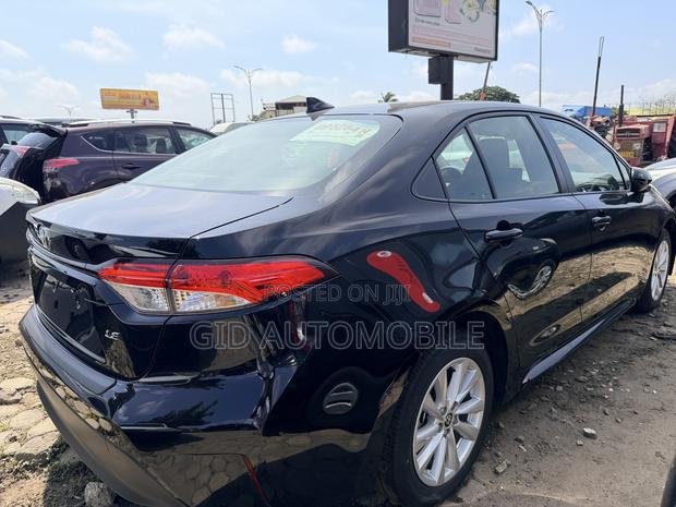 Toyota Corolla LE 2026 Black
