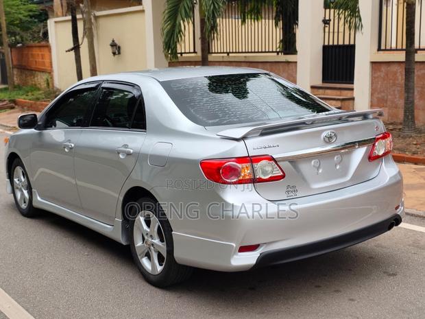 Toyota Corolla L 4dr Sedan (1.8L 4cyl 5M) 2013 Silver