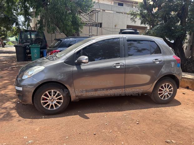 Toyota Vitz 1.3 AWD 5dr 2010 Gray