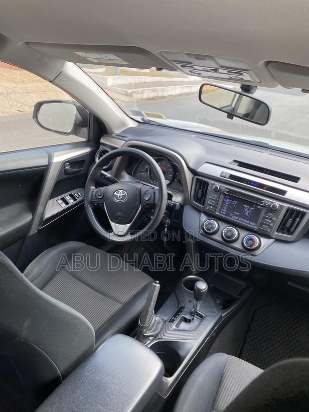 Toyota RAV4 LE 4dr SUV AWD (2.5L 4cyl 6A) 2015 Silver