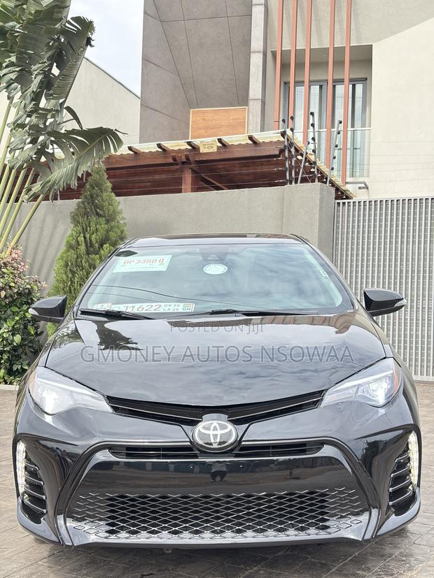 Toyota Corolla XLE (1.8L 4cyl 2A) 2018 Black
