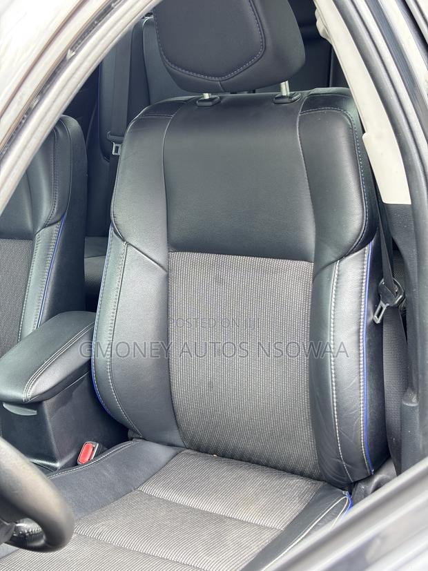 Toyota Corolla XLE (1.8L 4cyl 2A) 2018 Black