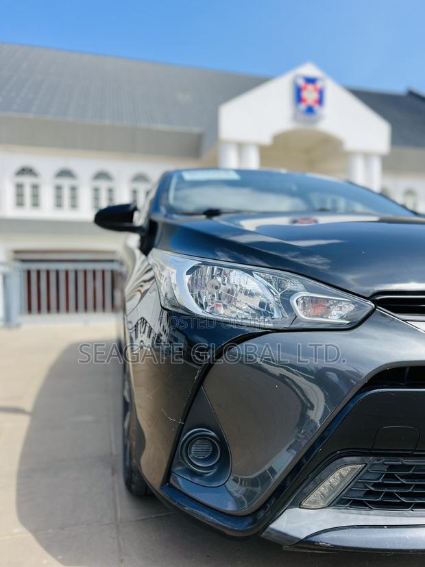Toyota Yaris L Hatchback 5dr 2016 Black