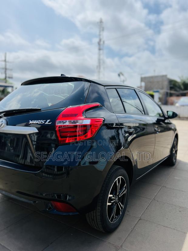 Toyota Yaris L Hatchback 5dr 2016 Black