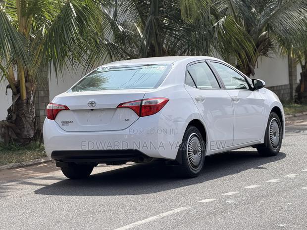 Toyota Corolla LE 4dr Sedan (1.8L 4cyl CVT) 2015 White