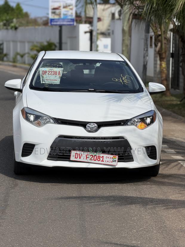 Toyota Corolla LE 4dr Sedan (1.8L 4cyl CVT) 2015 White