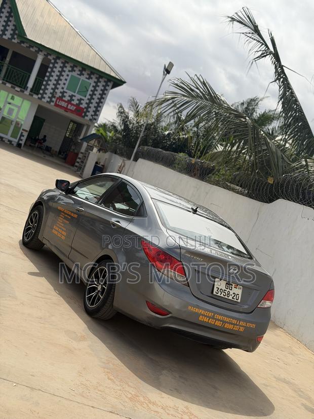Hyundai Accent 2012 Silver