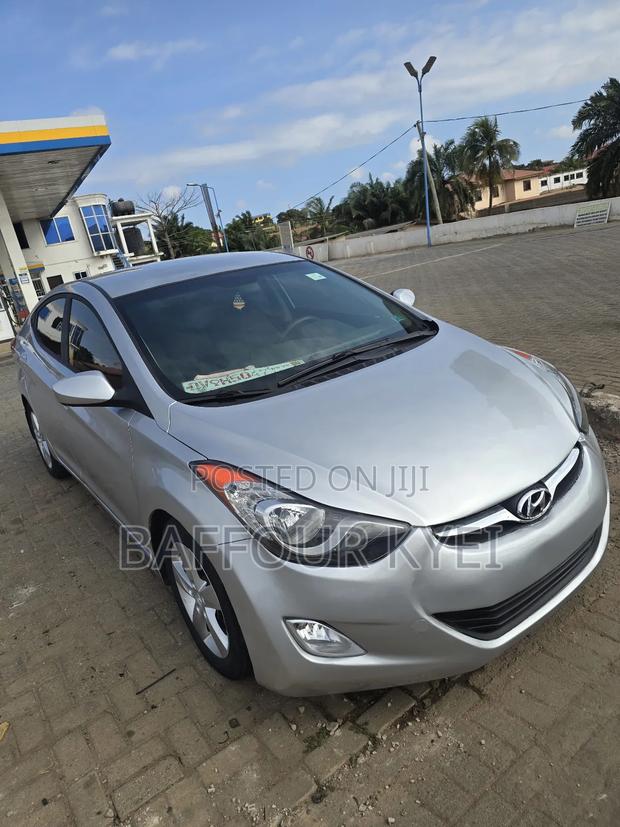 Hyundai Elantra Limited Sedan FWD (1.8L 4cyl 6A) 2013 Silver