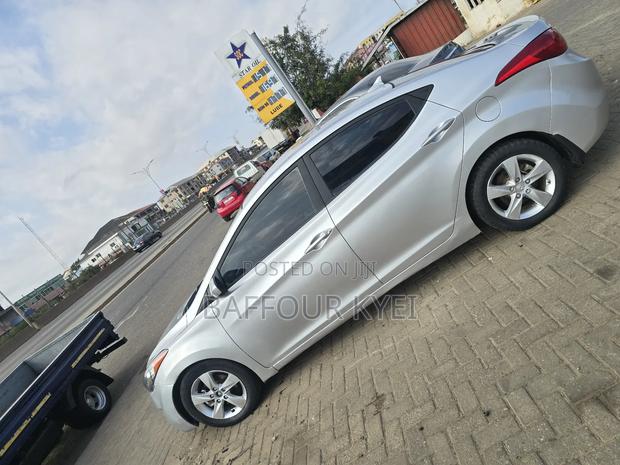 Hyundai Elantra Limited Sedan FWD (1.8L 4cyl 6A) 2013 Silver