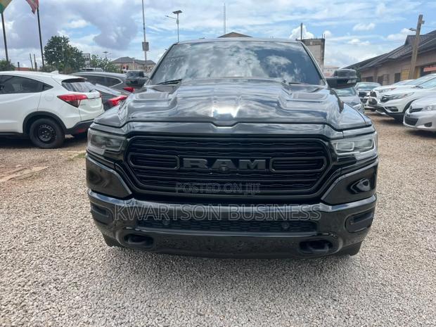 RAM 1500 2021 Black