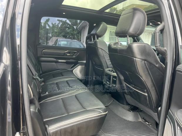 RAM 1500 2021 Black